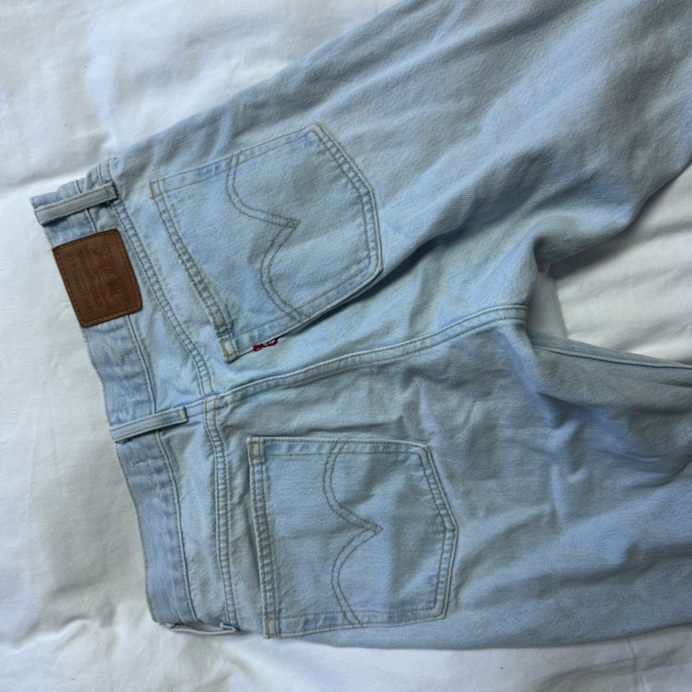 Levi’s Wedgie Light Wash Jean